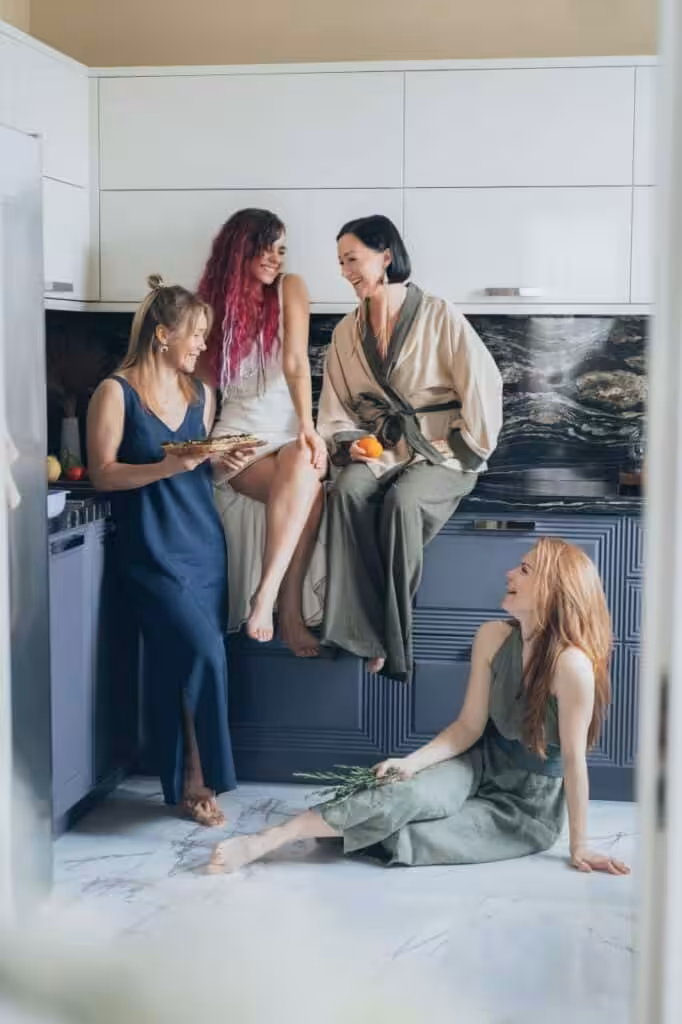 Hausgeburt, Alleingeburt Akademie, Über uns